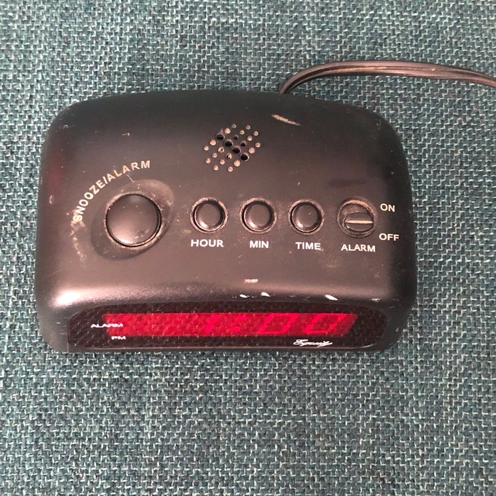 🎉 Digital Alarm Clock - Picture 2 of 4